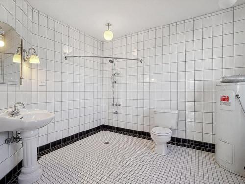 Bathroom - 267A Av. Dunbar, Mont-Royal, QC 
