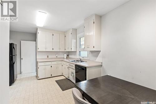 1309 9Th Street E, Saskatoon, SK - Indoor Photo Showing Kitchen With Double Sink