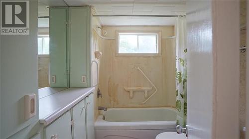 20213 County Rd 2 Road, Summerstown, ON - Indoor Photo Showing Bathroom