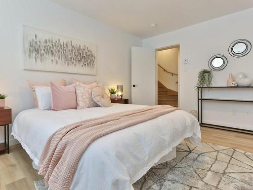 Master bedroom - 101-210 Rue Robert-Jones, Saint-Jean-Sur-Richelieu, QC - Indoor Photo Showing Bedroom
