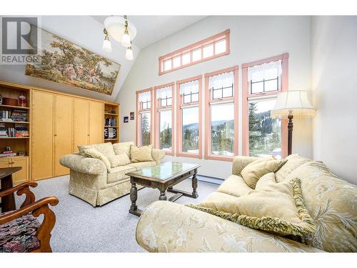 205 Monashee Road, Silver Star, BC - Indoor Photo Showing Living Room