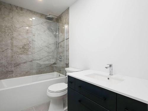 Bathroom - 7235 Rue St-André, Montréal (Villeray/Saint-Michel/Parc-Extension), QC - Indoor Photo Showing Bathroom
