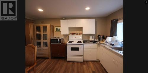 1310 108 Avenue, Dawson Creek, BC - Indoor Photo Showing Kitchen