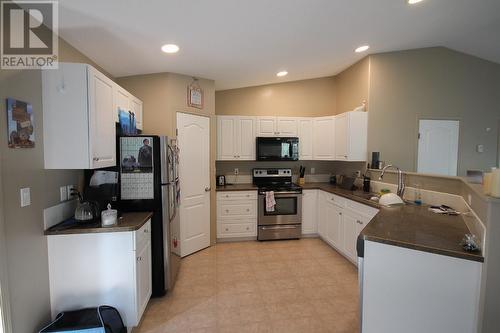 1315 104 Avenue, Dawson Creek, BC - Indoor Photo Showing Kitchen