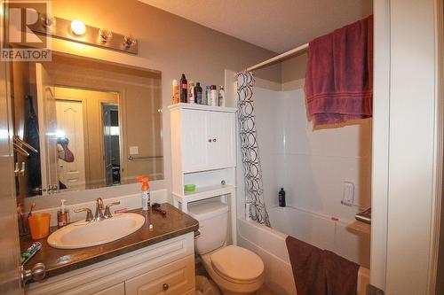 1315 104 Avenue, Dawson Creek, BC - Indoor Photo Showing Bathroom
