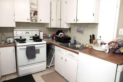 900 Cornwall Crescent, Dawson Creek, BC - Indoor Photo Showing Kitchen With Double Sink