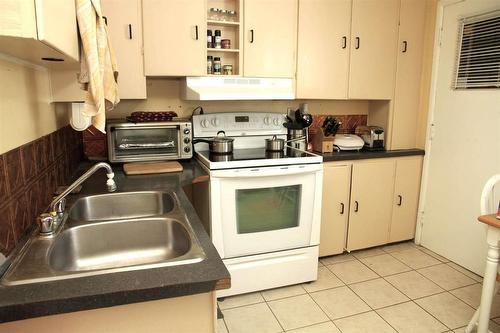 900 Cornwall Crescent, Dawson Creek, BC - Indoor Photo Showing Kitchen With Double Sink