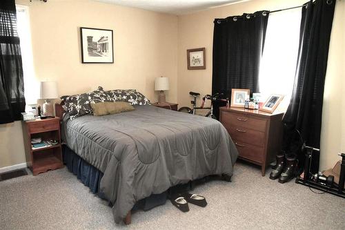 900 Cornwall Crescent, Dawson Creek, BC - Indoor Photo Showing Bedroom