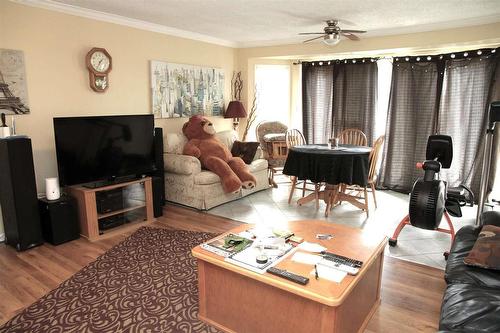 900 Cornwall Crescent, Dawson Creek, BC - Indoor Photo Showing Living Room
