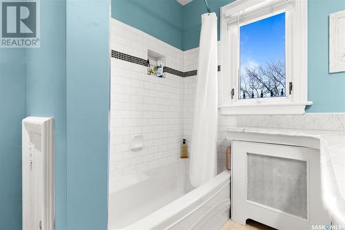 3003 Hill Avenue, Regina, SK - Indoor Photo Showing Bathroom