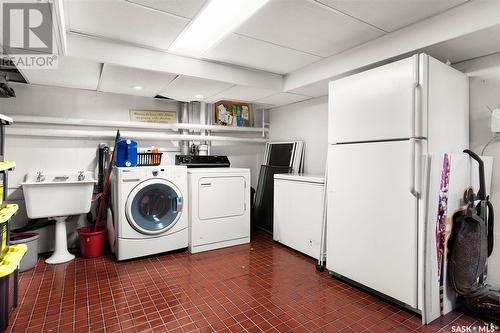 3003 Hill Avenue, Regina, SK - Indoor Photo Showing Laundry Room