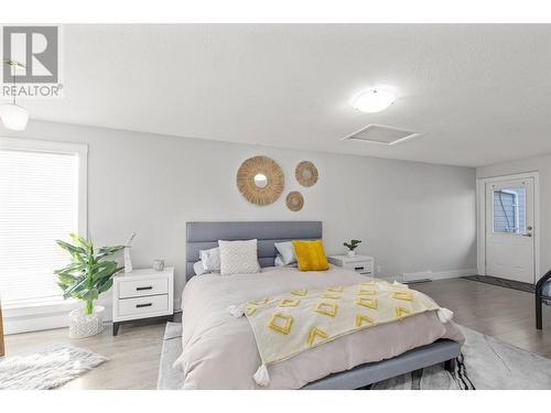 120 Homer Road, Kelowna, BC - Indoor Photo Showing Bedroom