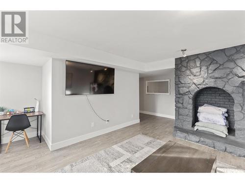 120 Homer Road, Kelowna, BC - Indoor Photo Showing Living Room With Fireplace