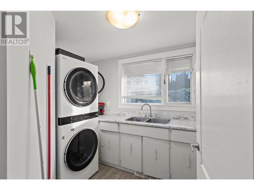 120 Homer Road, Kelowna, BC - Indoor Photo Showing Laundry Room