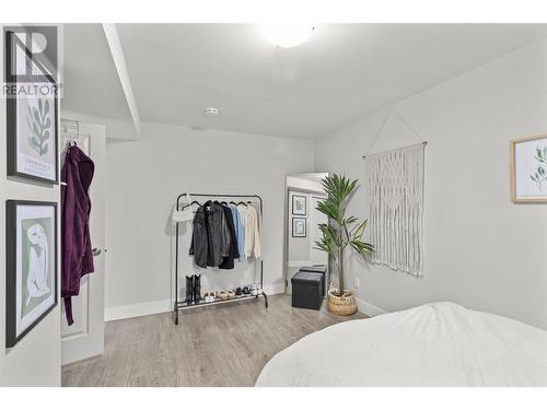 120 Homer Road, Kelowna, BC - Indoor Photo Showing Bedroom
