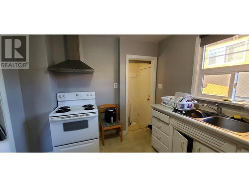 7208 89Th Street, Osoyoos, BC - Indoor Photo Showing Kitchen With Double Sink