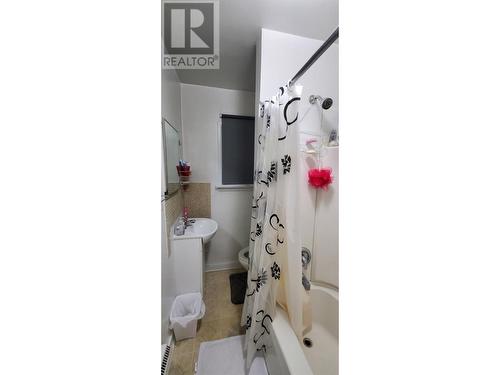 7208 89Th Street, Osoyoos, BC - Indoor Photo Showing Bathroom