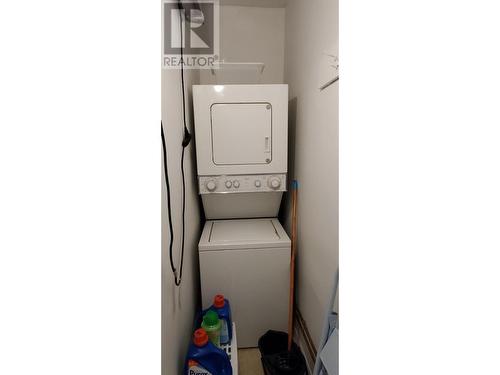 7208 89Th Street, Osoyoos, BC - Indoor Photo Showing Laundry Room