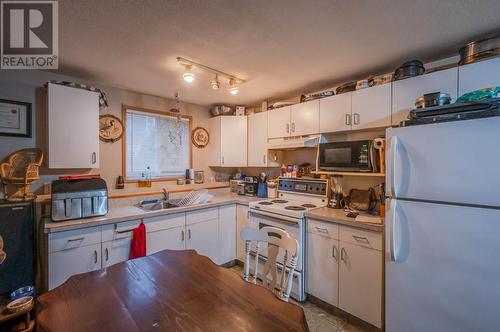 874 Weyburn Street Unit# 101-102, Penticton, BC - Indoor Photo Showing Kitchen With Double Sink