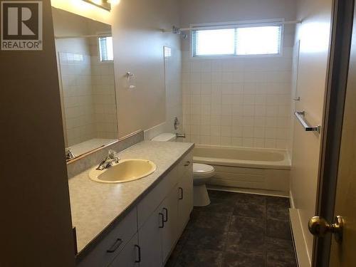 874 Weyburn Street Unit# 101-102, Penticton, BC - Indoor Photo Showing Bathroom