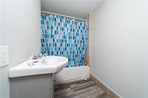 504 Pritchard Avenue, Winnipeg, MB - Indoor Photo Showing Bathroom