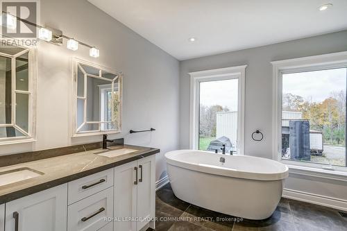 14827 Regional Rd 1 Rd, Uxbridge, ON - Indoor Photo Showing Bathroom