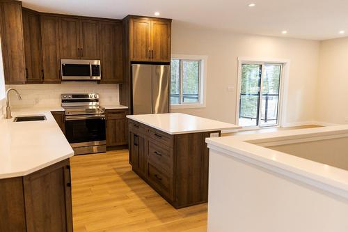 2044 Golden Eagle Drive, Sparwood, BC - Indoor Photo Showing Kitchen