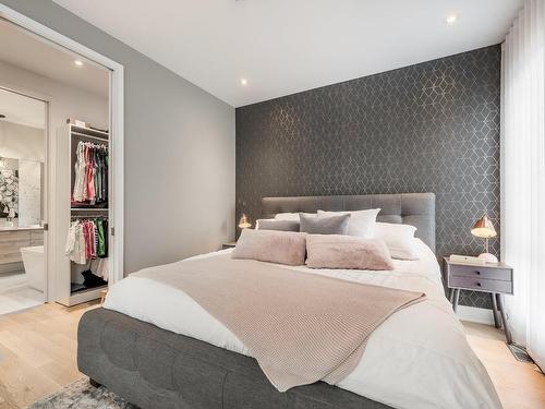Master bedroom - 316 Rue Narbonne, Sainte-Julie, QC - Indoor Photo Showing Bedroom