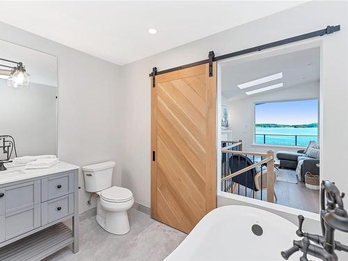 2-1723 Sandy Beach Rd, Mill Bay, BC - Indoor Photo Showing Bathroom