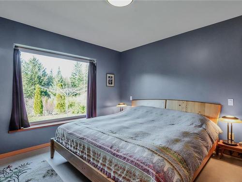 220 Irene Rd, Quadra Island, BC - Indoor Photo Showing Bedroom