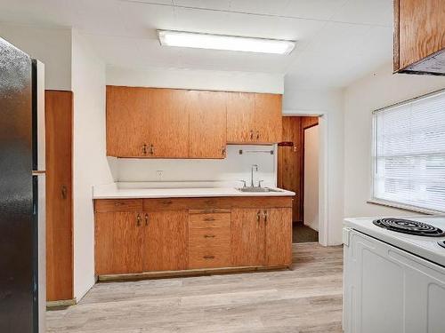 381 Vavenby Bridge Rd, Clearwater, BC - Indoor Photo Showing Kitchen