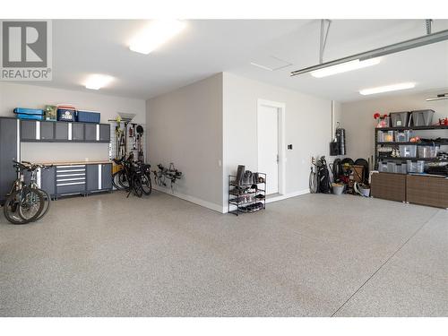 458 Trestle Ridge Drive, Kelowna, BC - Indoor Photo Showing Garage
