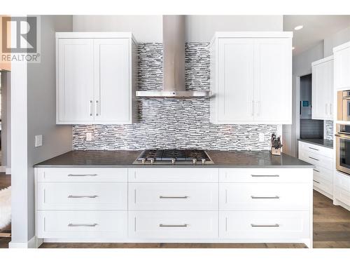458 Trestle Ridge Drive, Kelowna, BC - Indoor Photo Showing Kitchen With Upgraded Kitchen