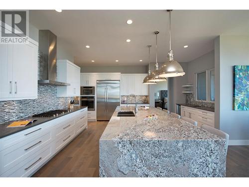 458 Trestle Ridge Drive, Kelowna, BC - Indoor Photo Showing Kitchen With Double Sink With Upgraded Kitchen
