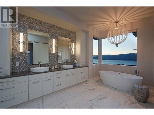 458 Trestle Ridge Drive, Kelowna, BC - Indoor Photo Showing Bathroom