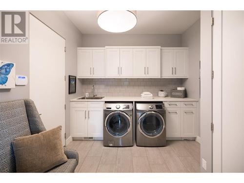 458 Trestle Ridge Drive, Kelowna, BC - Indoor Photo Showing Laundry Room