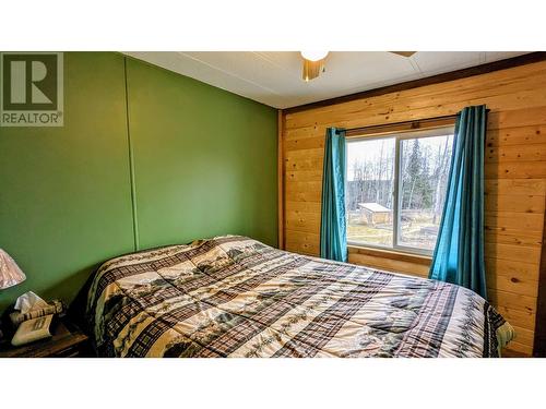 6797 Campbell Road, 100 Mile House, BC - Indoor Photo Showing Bedroom