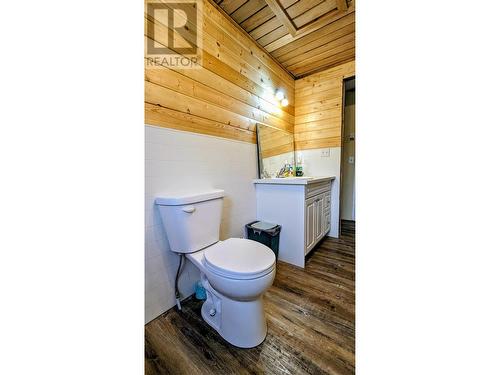 6797 Campbell Road, 100 Mile House, BC - Indoor Photo Showing Bathroom