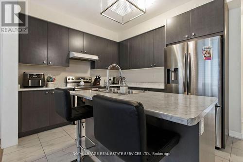 8697 Pawpaw Lane, Niagara Falls, ON - Indoor Photo Showing Kitchen With Upgraded Kitchen