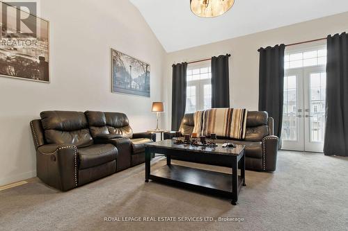 8697 Pawpaw Lane, Niagara Falls, ON - Indoor Photo Showing Living Room