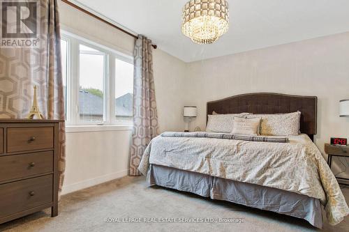 8697 Pawpaw Lane, Niagara Falls, ON - Indoor Photo Showing Bedroom