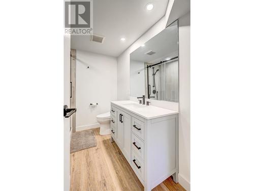 21815 Garnet Valley Road, Summerland, BC - Indoor Photo Showing Bathroom