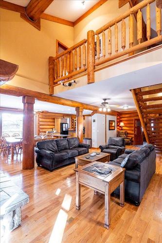 5328 Highline Drive, Fernie, BC - Indoor Photo Showing Living Room