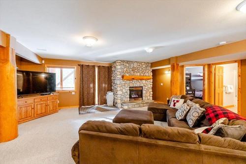 5328 Highline Drive, Fernie, BC - Indoor Photo Showing Living Room With Fireplace