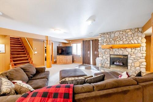 5328 Highline Drive, Fernie, BC - Indoor Photo Showing Living Room With Fireplace