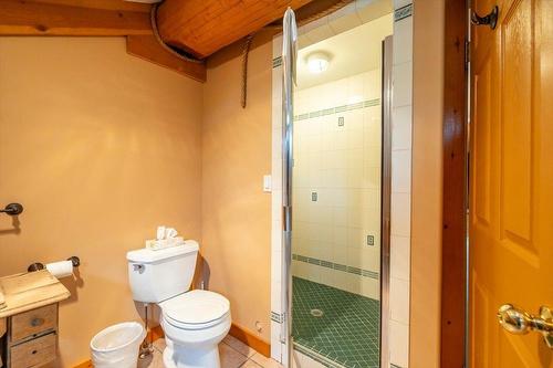 5328 Highline Drive, Fernie, BC - Indoor Photo Showing Bathroom