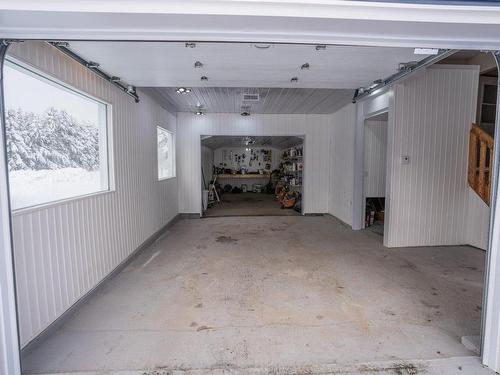 Garage - 412 Rue Principale, Saint-Cyprien, QC - Indoor Photo Showing Garage