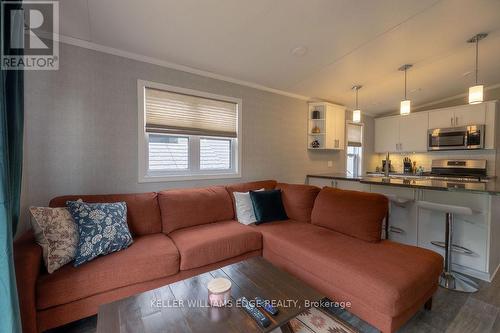 #9 Cedar -4449 Milburough Line, Burlington, ON - Indoor Photo Showing Living Room