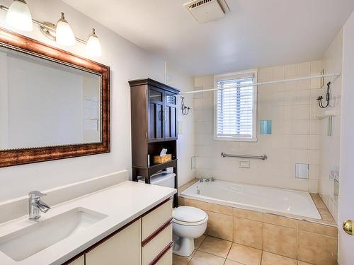 Salle de bains - 2-1815 Rue Jean-Picard, Laval (Chomedey), QC - Indoor Photo Showing Bathroom