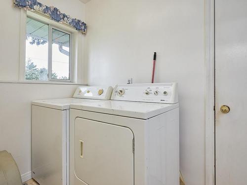 150 Corfield St North, Parksville, BC - Indoor Photo Showing Laundry Room